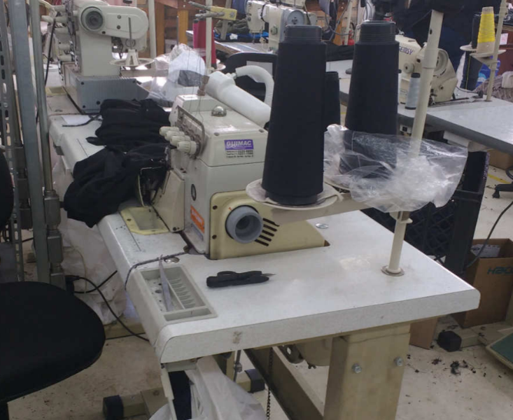  A) 01 (uma) máquina de passar a vapor industrial, nº série 1469.Avaliação: R$ 13.500,00 (treze mil e quinhentos reais);B) 01 (uma) máquina de costura overloque industrial, marca Sirubi,ano 2010, nº S14M2-24. Avaliação: R$ 2.400,00 (dois mil equatrocentos reais);C) 01 (uma) máquina de costura o